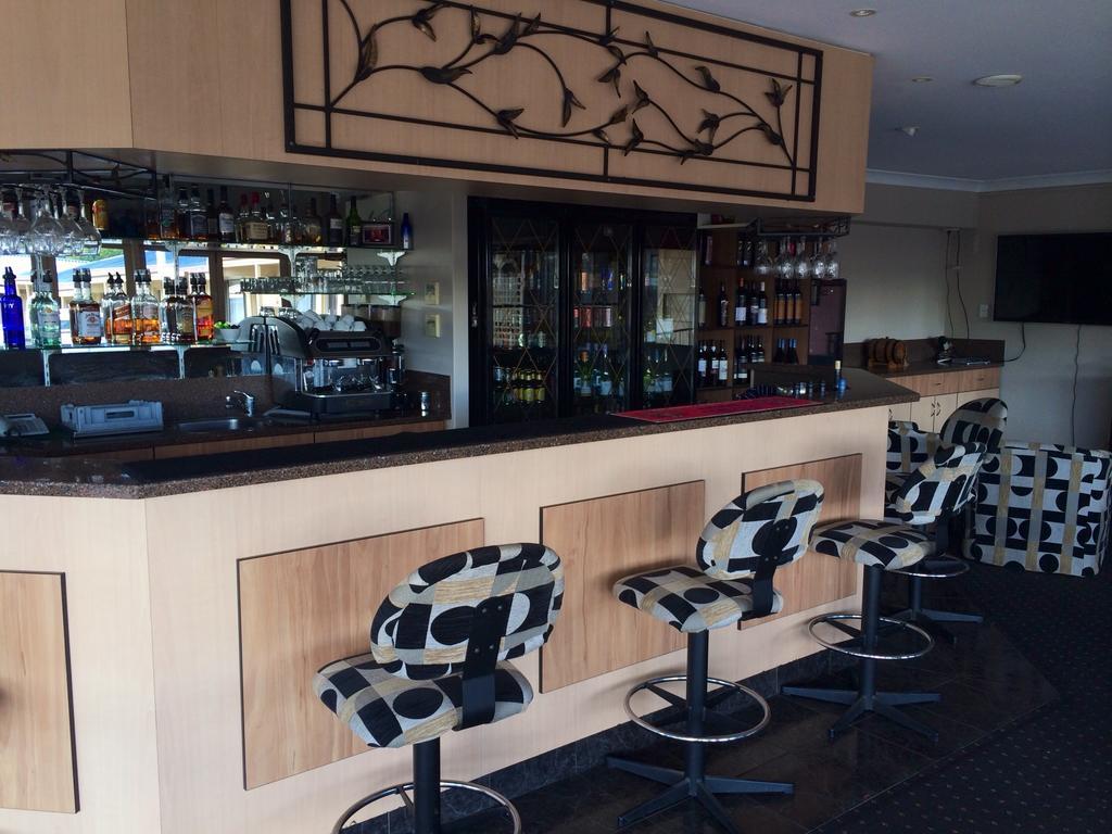 James Street Motor Inn Тувумба Номер фото