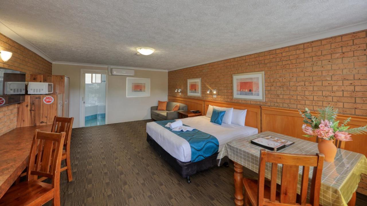 James Street Motor Inn Тувумба Экстерьер фото