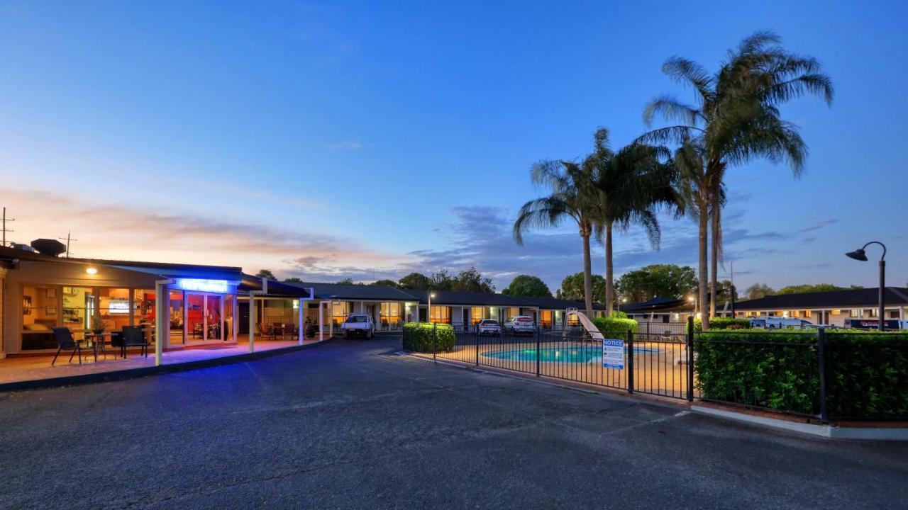 James Street Motor Inn Тувумба Экстерьер фото