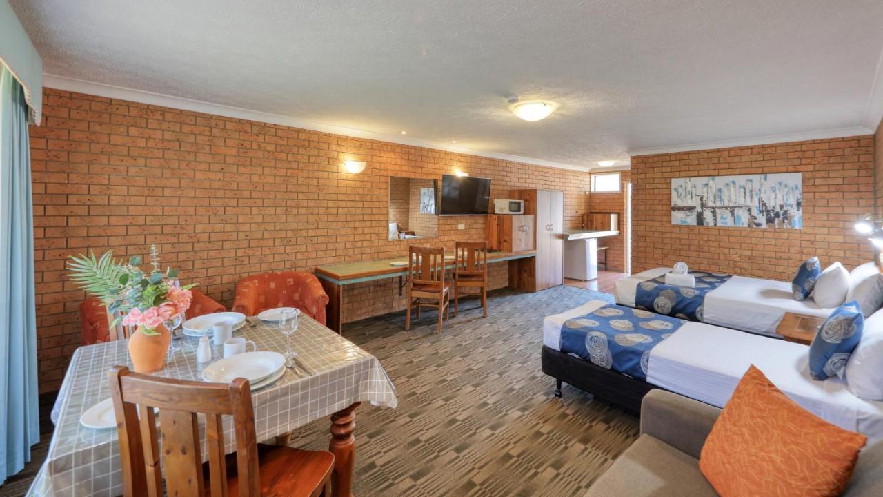 James Street Motor Inn Тувумба Экстерьер фото
