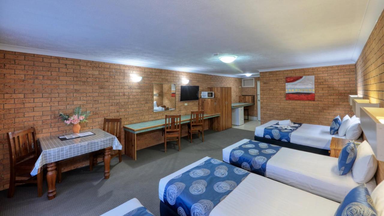 James Street Motor Inn Тувумба Экстерьер фото