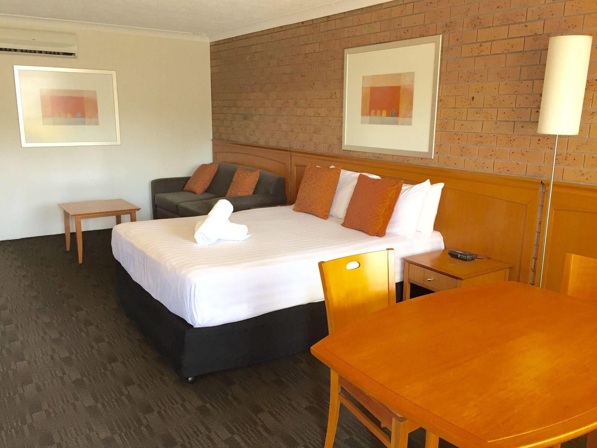 James Street Motor Inn Тувумба Экстерьер фото